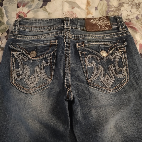 Buckle Blue Jeans with Embroidered Back and Distressed Wash - Picture 4 of 7